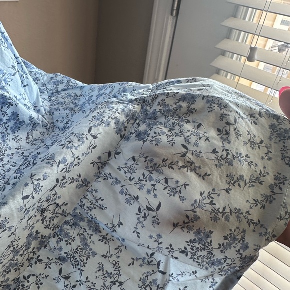 🎉2xHost Pick🎉 Florence by Mills Floral Blue and White Top - Picture 8 of 12